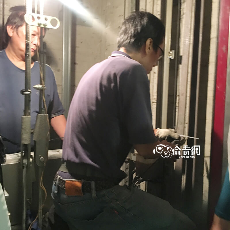 偷看網_商辦大樓_拉線施工